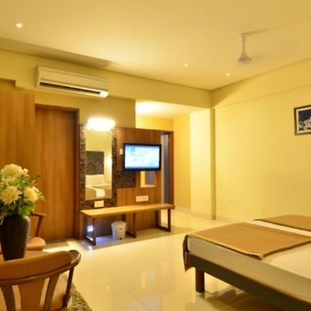 Hotel Tiranga Residency Пюн Екстериор снимка